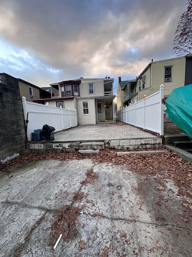 Building Photo - 3 Bedroom Home in Lebanon City