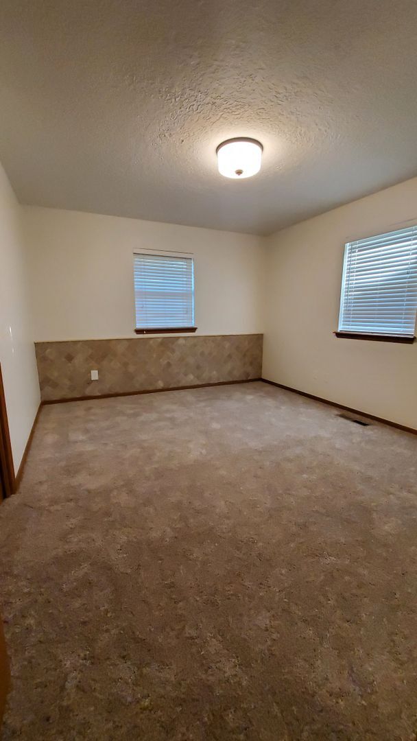 Building Photo - (3) Bed/(2.5) Bath Home on Cul-de-Sac Street AVAIL NOW!