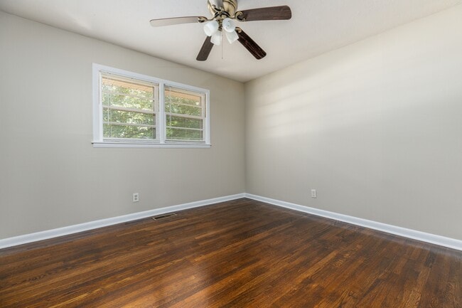 Building Photo - 402 Stella Dr
