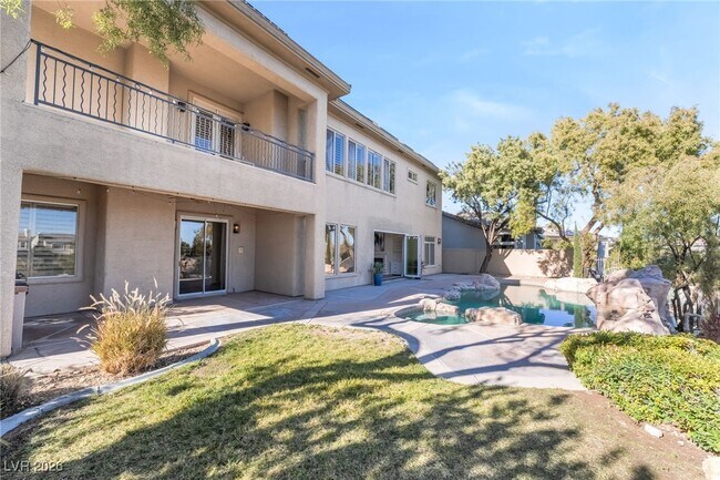 Building Photo - 904 Pont Chartrain Dr