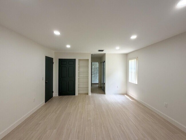 Building Photo - 13165 Chadwick Ct