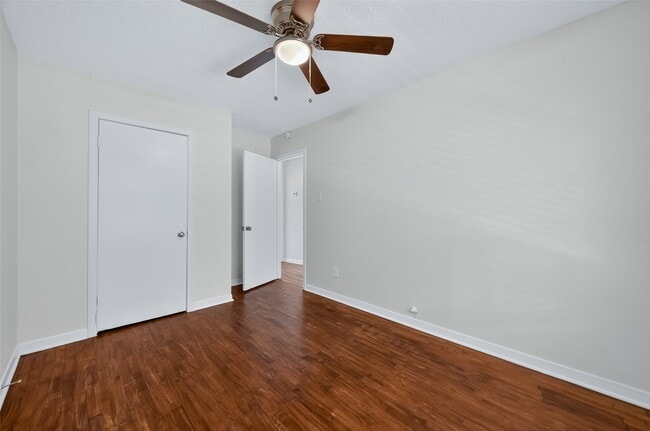 Building Photo - 7021 Oleander Ln