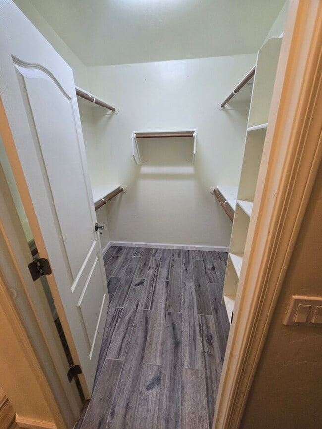 Building Photo - Beautiful 3 bedroom, 2 bath Home available