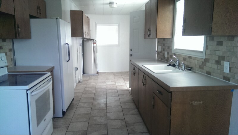 Building Photo - 205 500 E