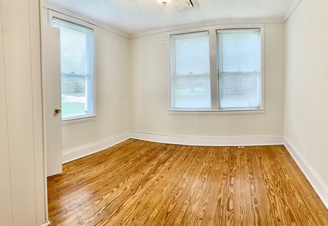 Building Photo - 290 Sunset Dr