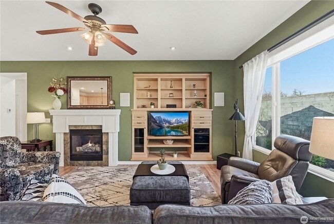 Building Photo - Spacious 2Br in Trilogy at Redmond Ridge 55+ Community