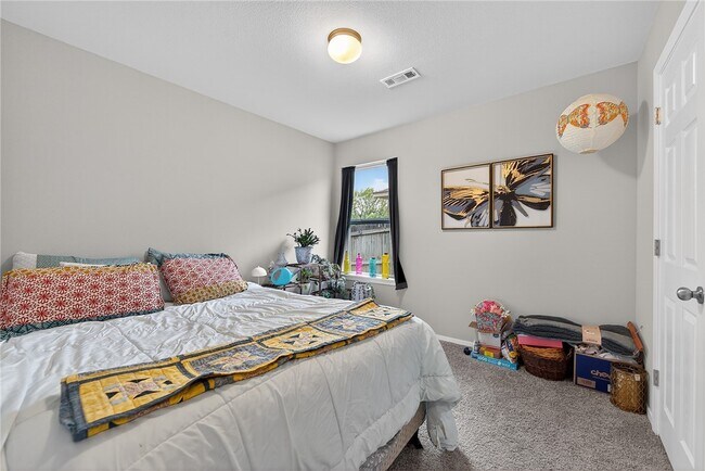 Building Photo - 967 E Sparrow Cir