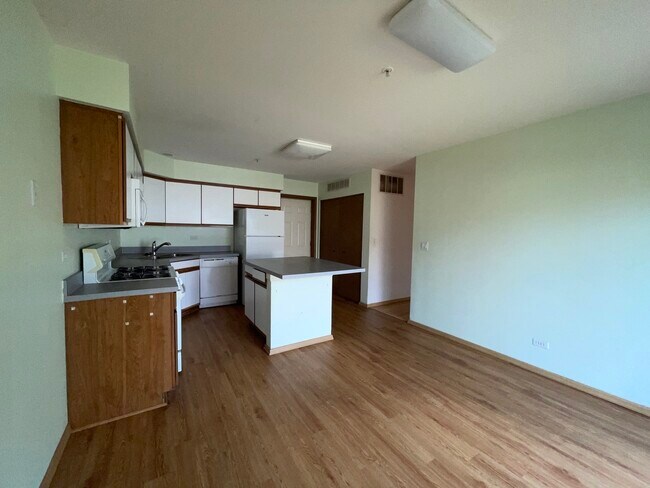 Building Photo - 1350 Orleans Dr