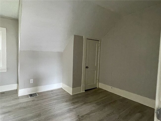 Building Photo - 2115 6th Ave