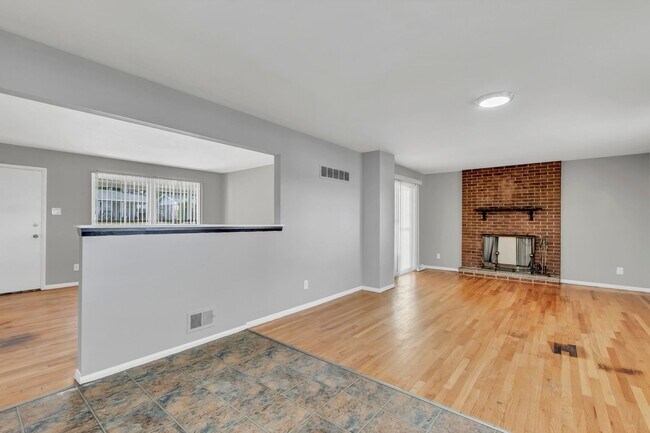 Building Photo - Spacious Single Family Home In Florissant with a Walk Out Basement!!