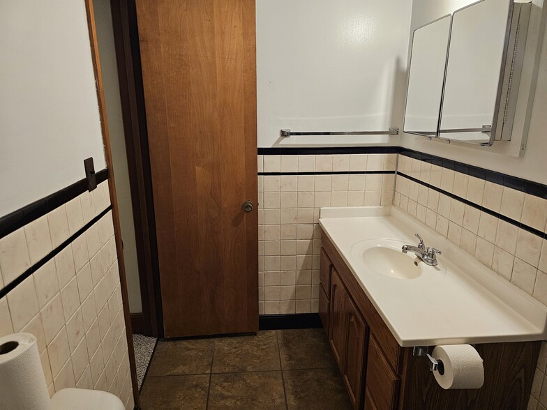 Building Photo - 208 Herbert Ave