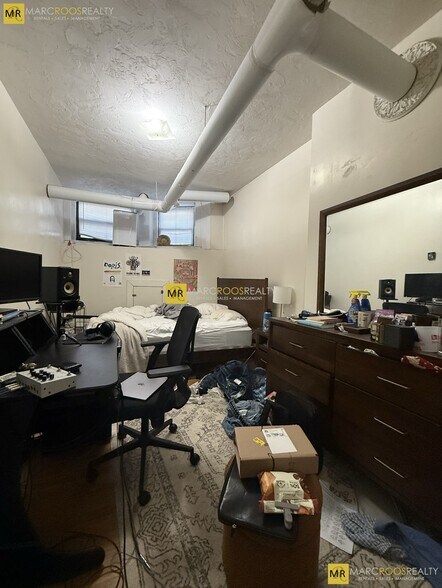 Building Photo - 589 Beacon St