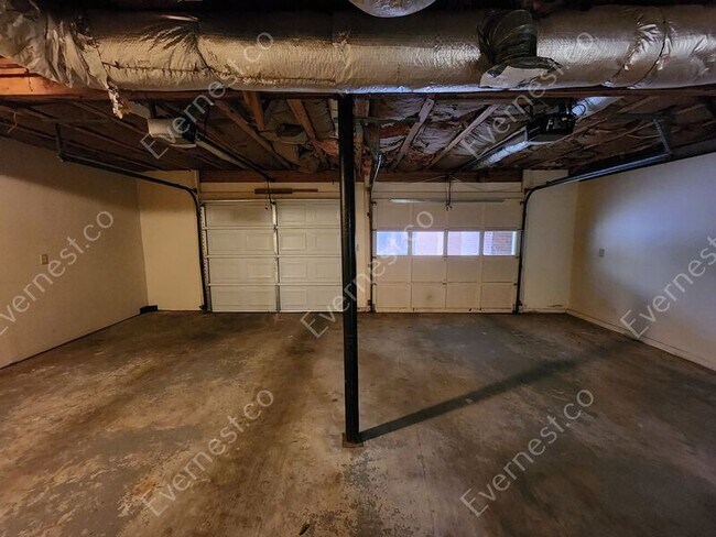 Building Photo - 500 Towergate Pl