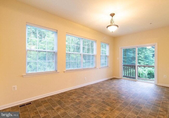 Building Photo - 8401 Hollow Tree Ln