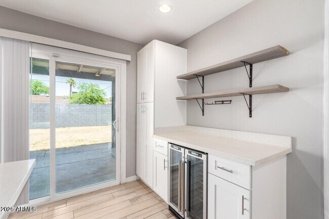 Building Photo - 3526 W Seldon Ln