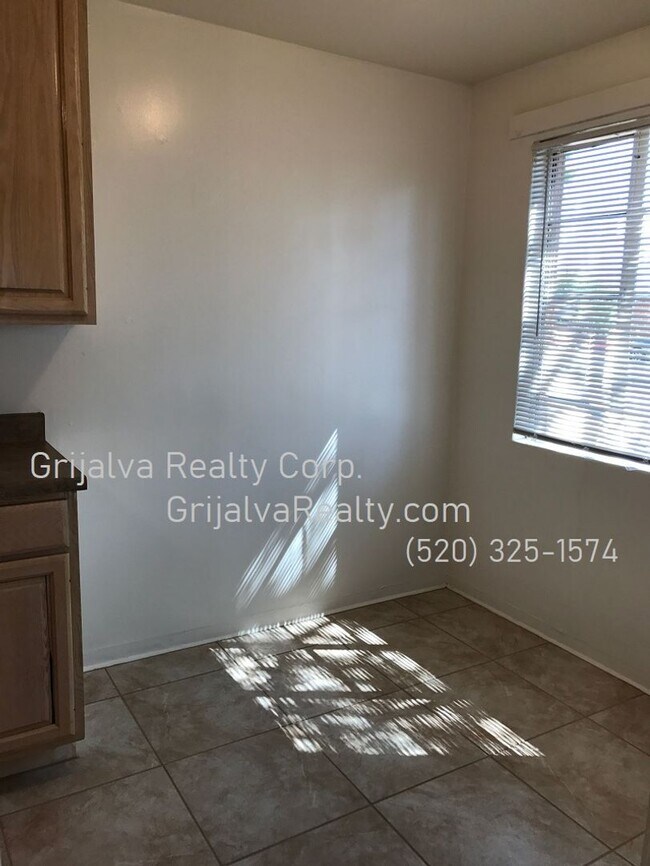 Building Photo - 1339 N Howard Blvd