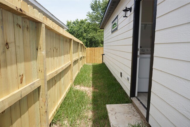 Building Photo - 11652 Vistawood St