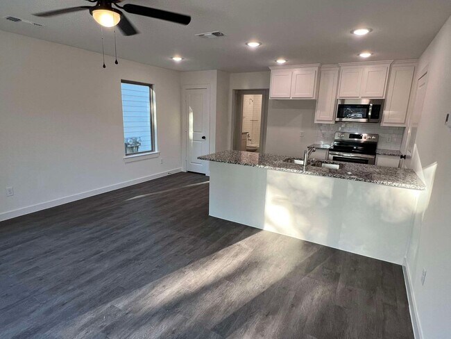 Primary Photo - 2428-2430 South Fannin Avenue