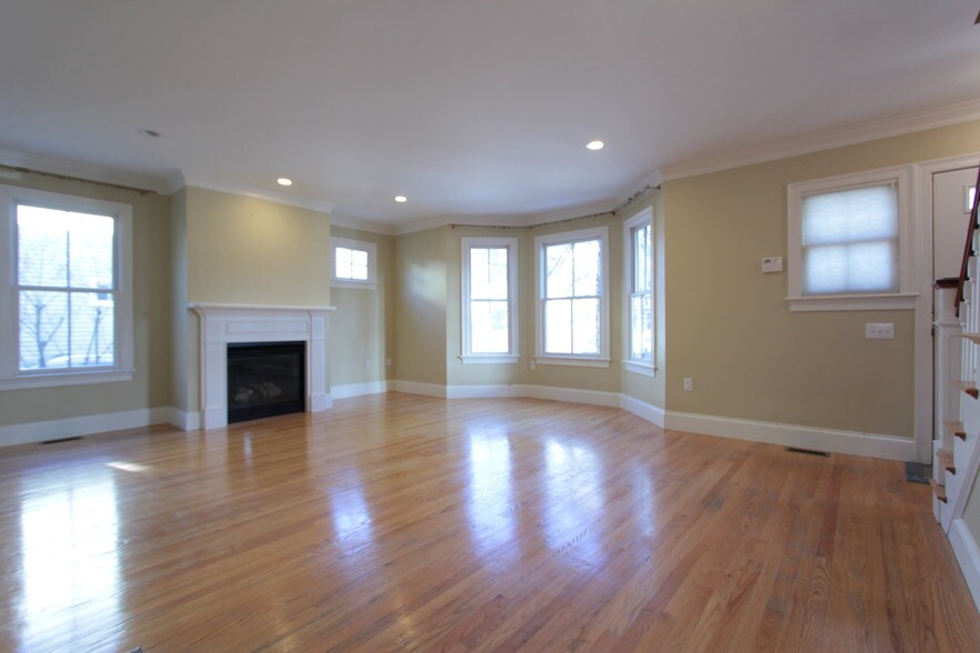 Building Photo - 49 Wyman St