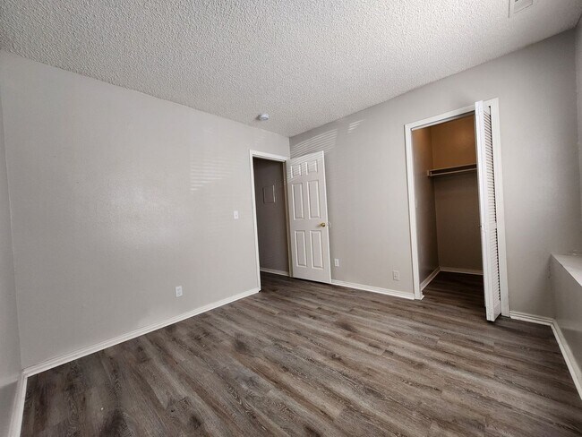 Building Photo - 1835 Zebulon Dr