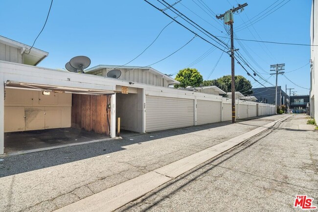 Building Photo - 4040 Grand View Blvd