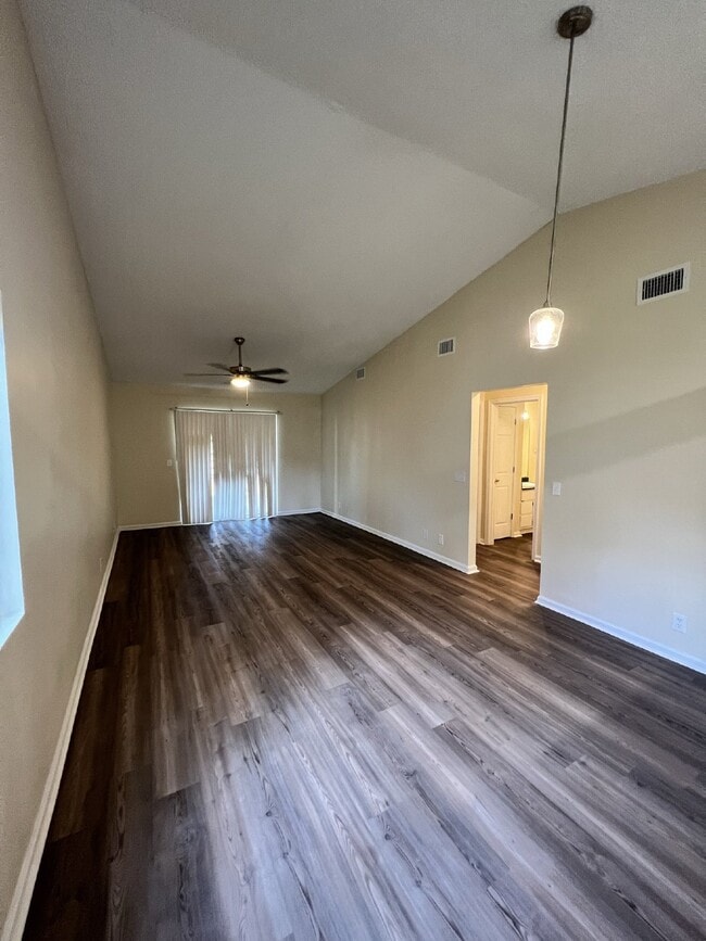 Building Photo - Apartment for Rent