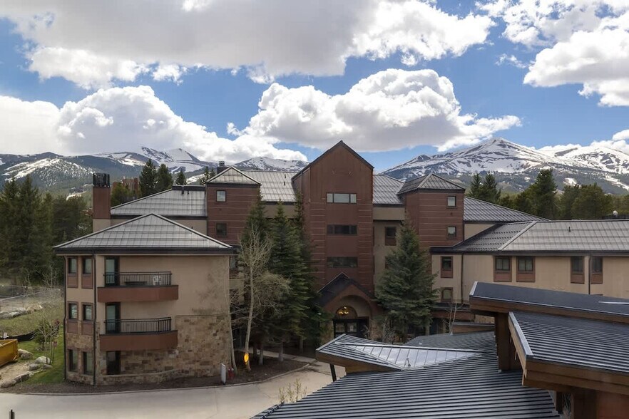 Building Photo - 535 South Park Avenue