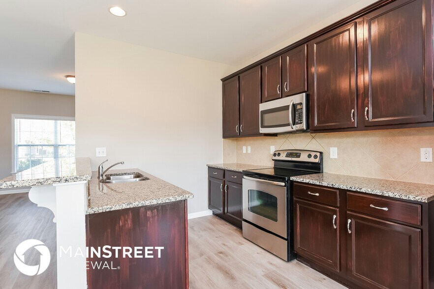 Building Photo - 907 Red Oak Tree Dr