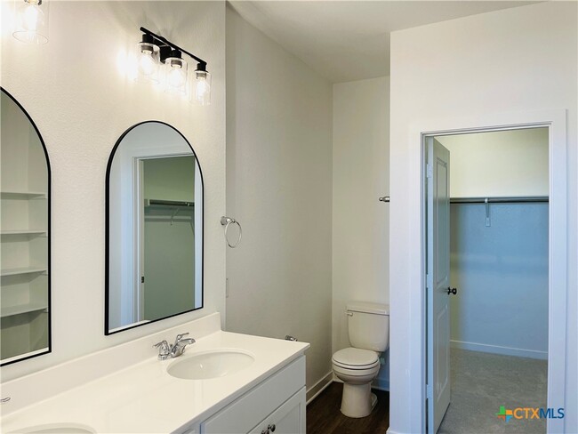 Building Photo - 914 Childress Dr