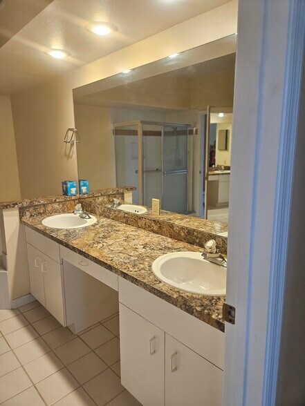 Building Photo - 1208 Clays Trl