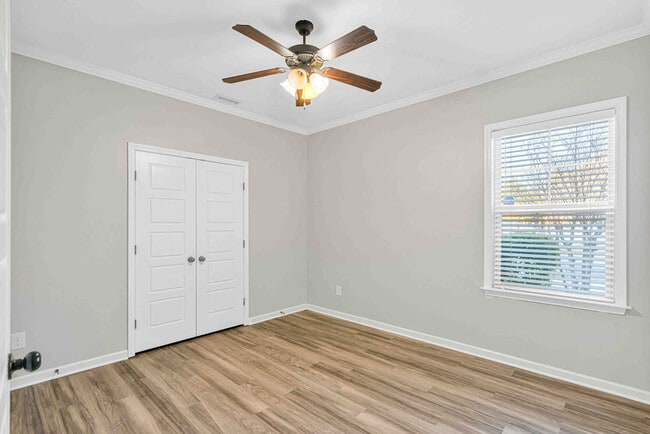 Building Photo - 601 Winfall Dr