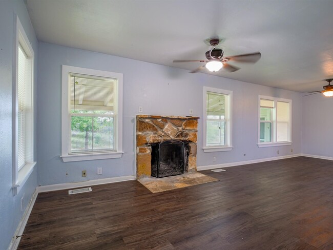 Building Photo - 6141 E Farm to Market 1431