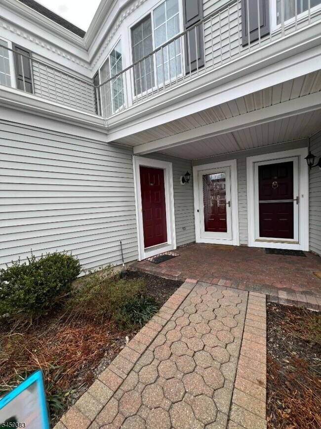 Building Photo - 193 Riveredge Dr