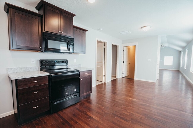 Building Photo - 1337 S Florence Ave