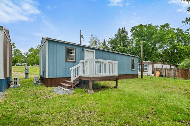 Building Photo - 403 E Roller Ave
