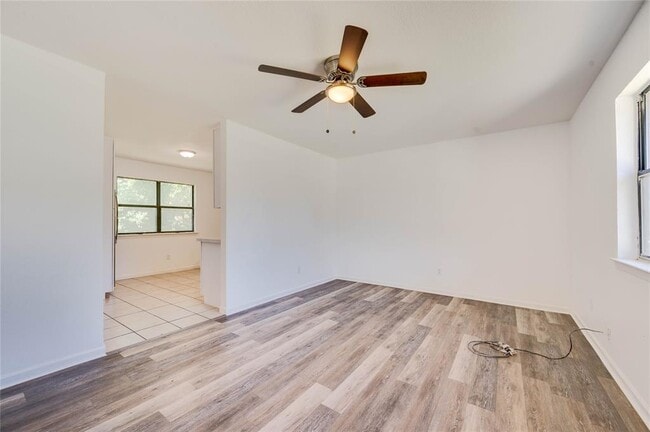 Building Photo - 706 Scenic Dr