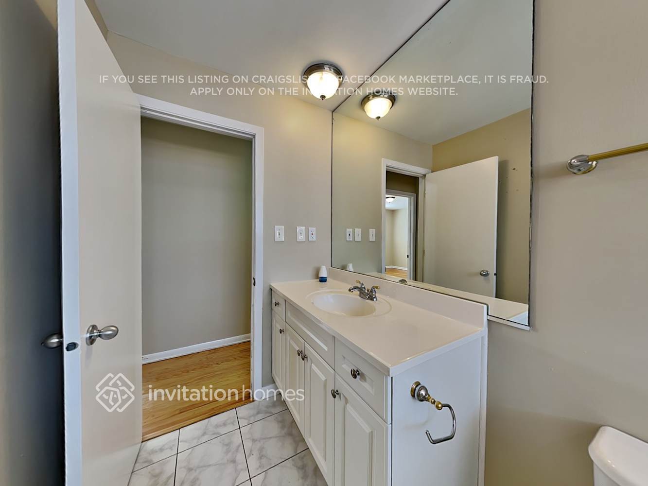 Building Photo - 7648 S Oconto Ave