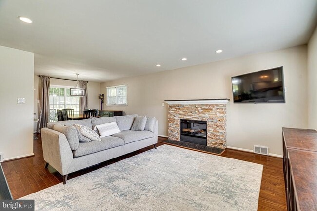 Building Photo - 7606 Jervis St