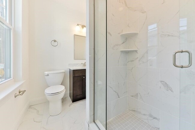 Building Photo - 44 W Eagle St