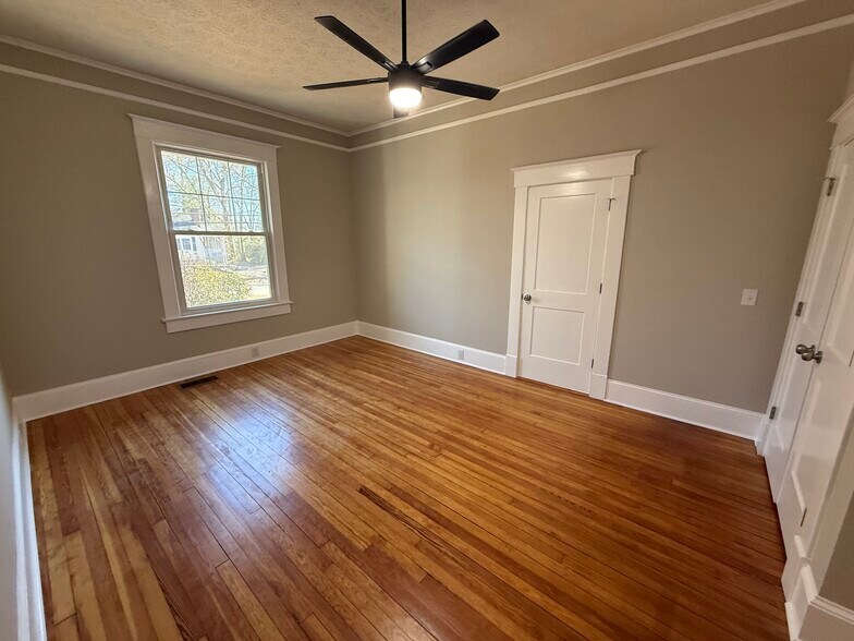 Building Photo - 1930 S Lumpkin St