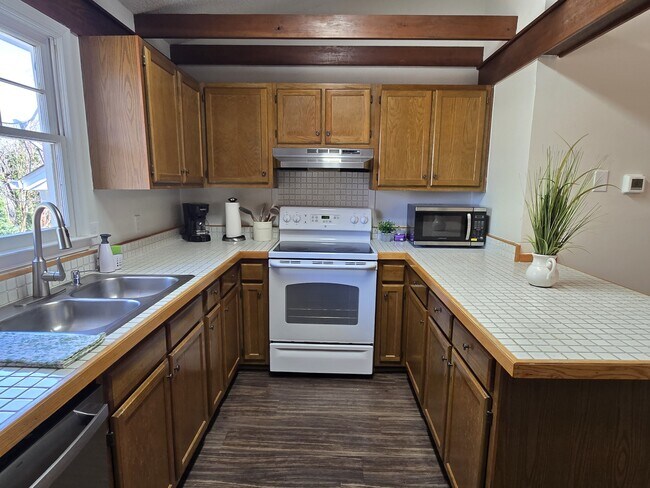 Building Photo - 1829 Alyssum Pl