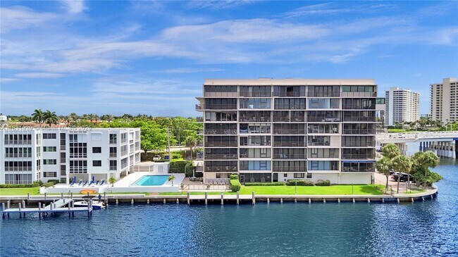 Building Photo - 900 NE Spanish River Blvd