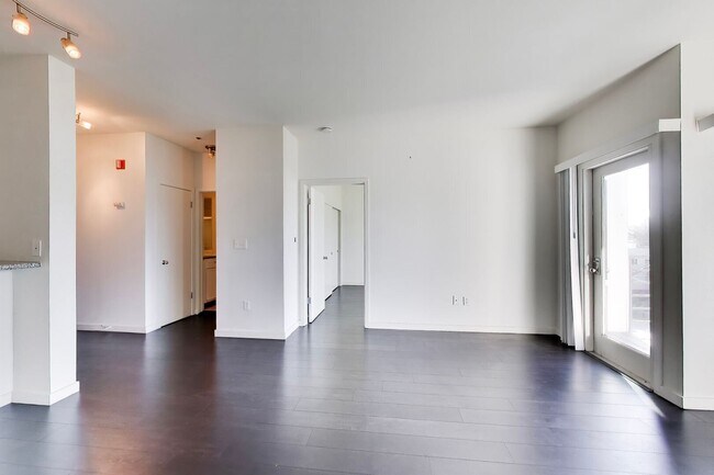 Building Photo - 1524 1st Ave