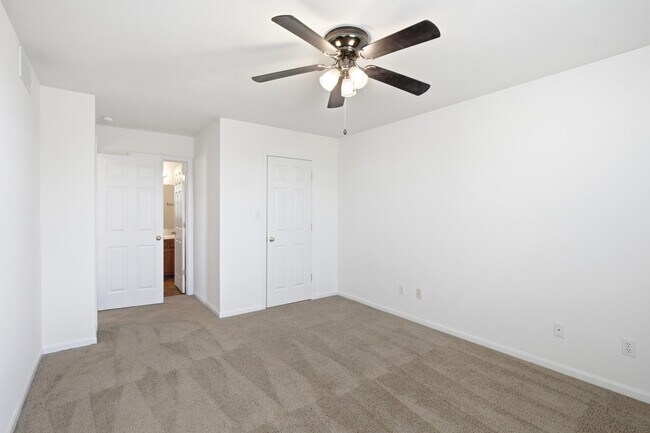 Building Photo - 2401 Northampton Dr