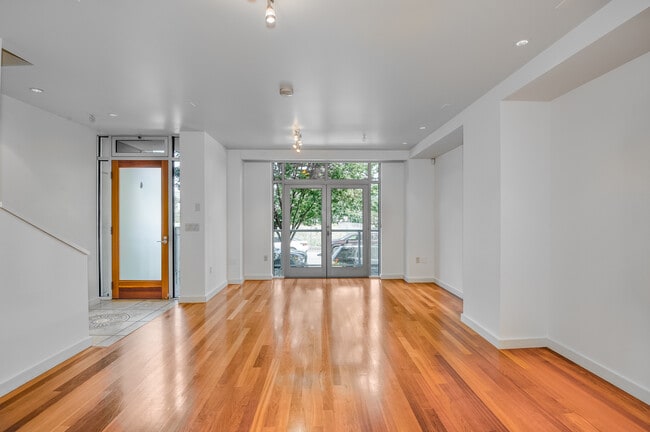 Building Photo - The Meriwether