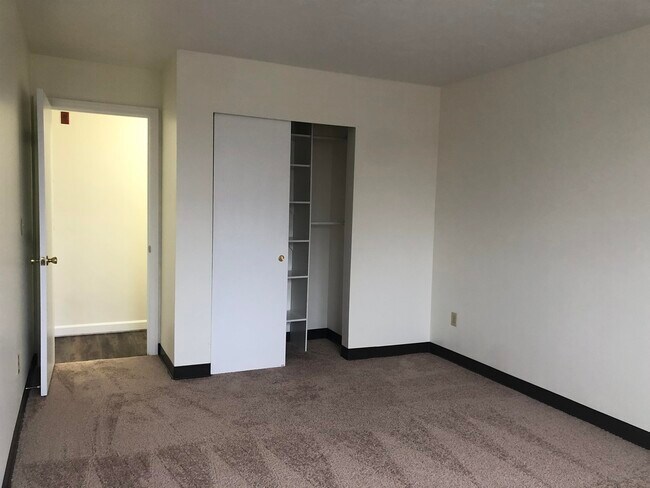 Building Photo - 383 Huse Rd