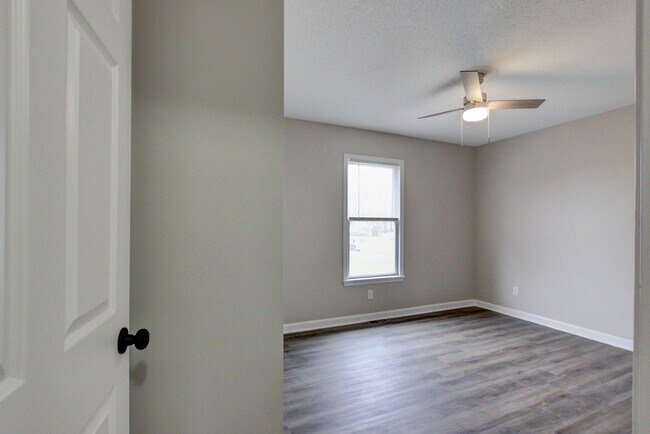 Building Photo - 2481 Clarksville Rd