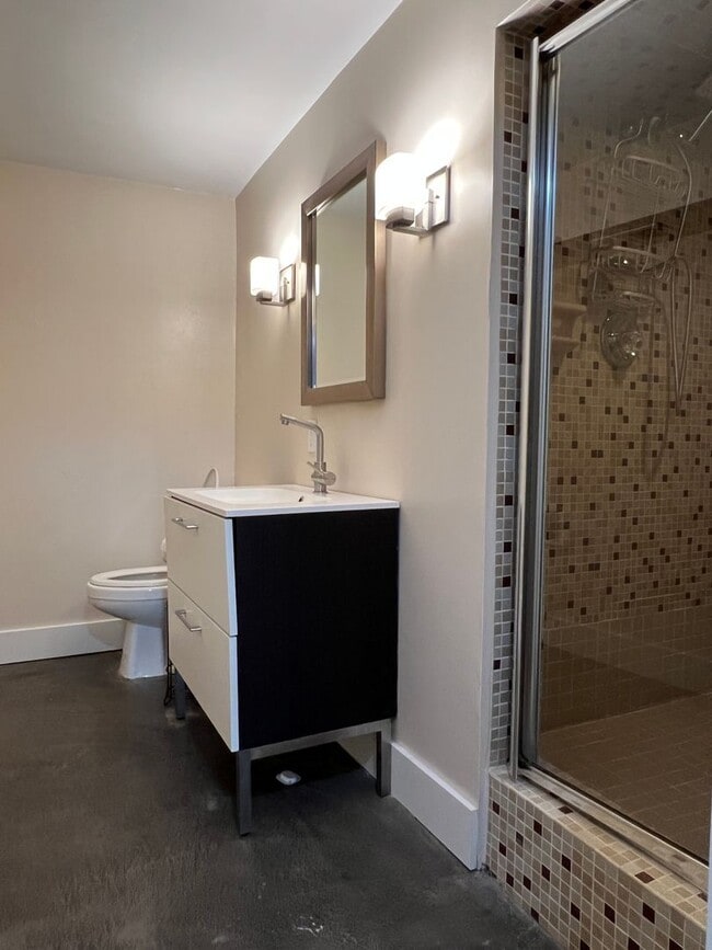Building Photo - Charming Gregory Heights 3 Bed / 2.5 Bath
