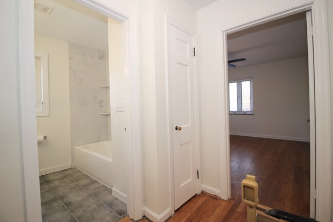 Building Photo - 3921 Oak St