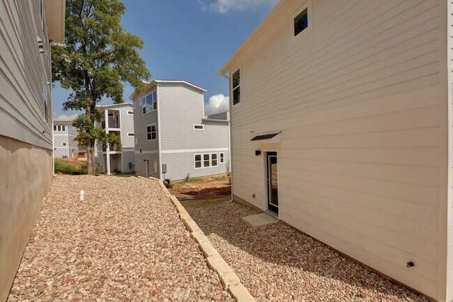 Building Photo - 2004 Warely Ln